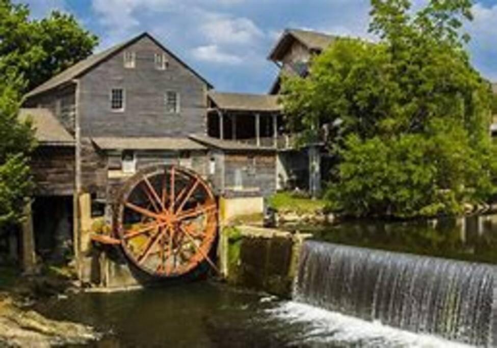 1 Mi To Dollywood Mins To All Attractions & Gsmnp Сивиървил Екстериор снимка