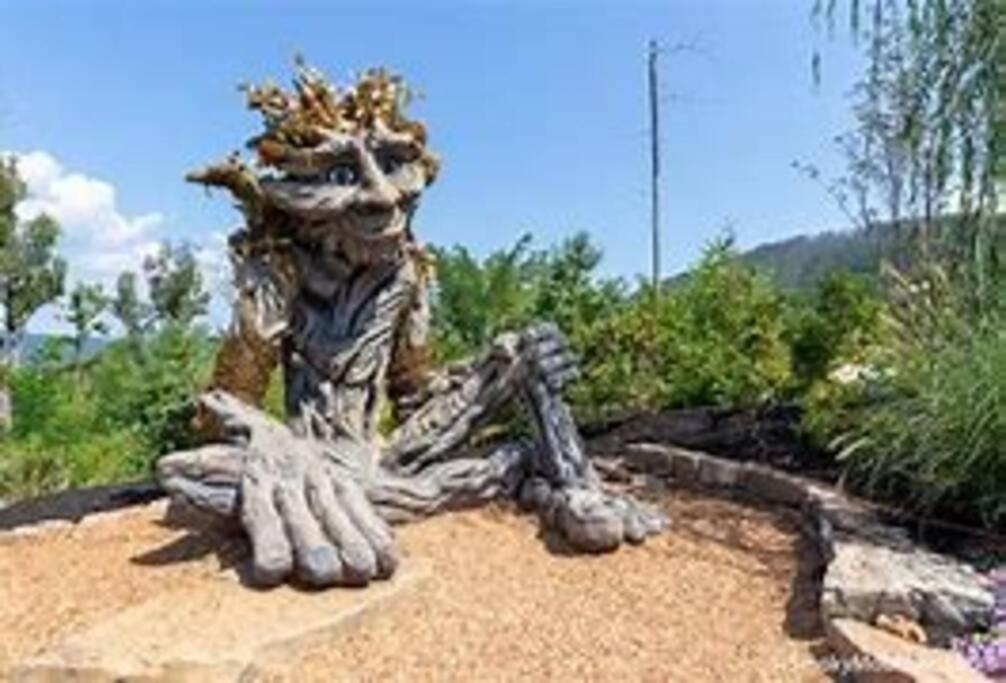 1 Mi To Dollywood Mins To All Attractions & Gsmnp Сивиървил Екстериор снимка